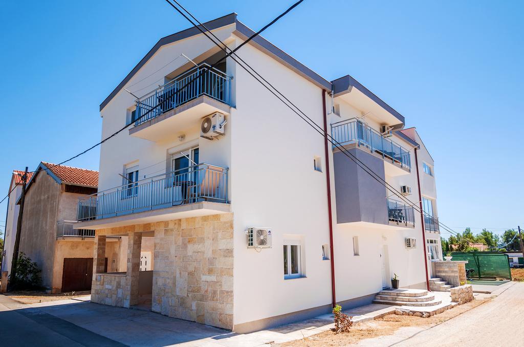 Apartment Tony With Private Pool Sukosan Bagian luar foto