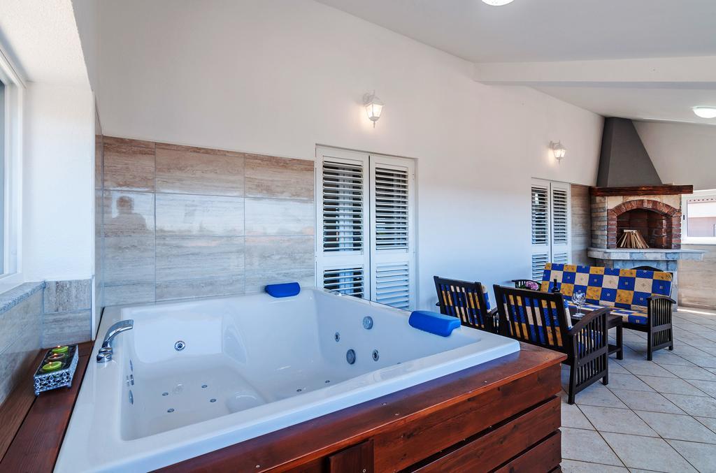 Apartment Tony With Private Pool Sukosan Bagian luar foto