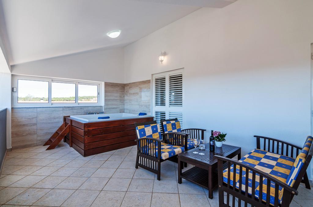 Apartment Tony With Private Pool Sukosan Bagian luar foto