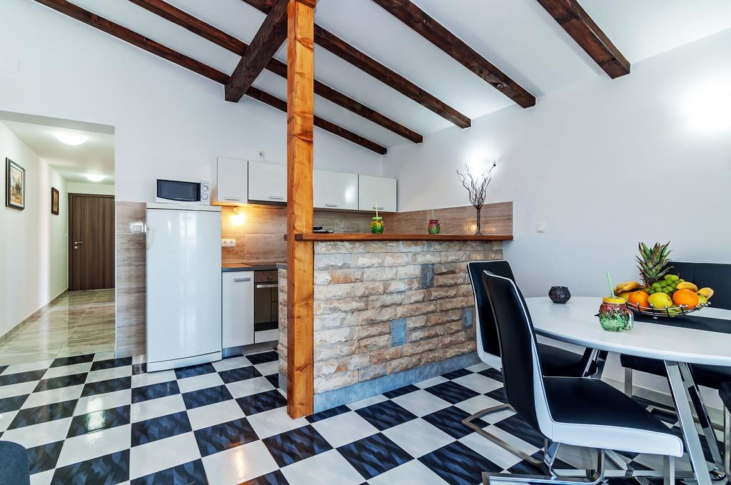 Apartment Tony With Private Pool Sukosan Bagian luar foto