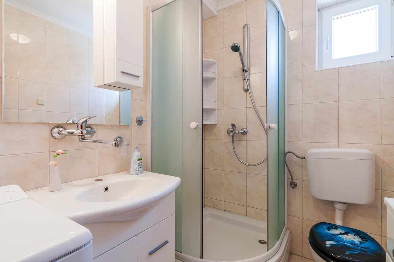 Apartment Tony With Private Pool Sukosan Bagian luar foto